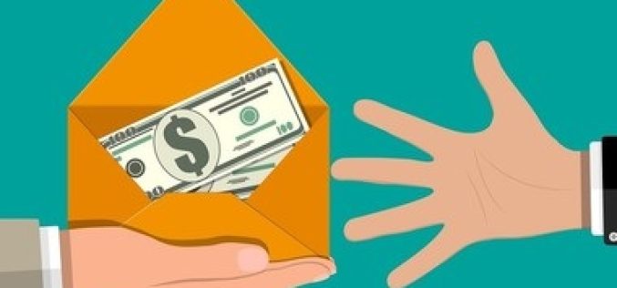 Công ty ép nhân viên trích lương mua sản phẩm, chủ doanh nghiệp bị phạt thế nào?